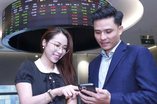 Làm dày “kệ hàng” trên sàn chứng khoán