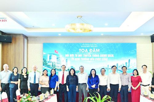 Đổi mới tư duy truyền thông chính sách - Từ nghị trường đến cuộc sống Dòng chảy hai chiều của truyền thông chính sách