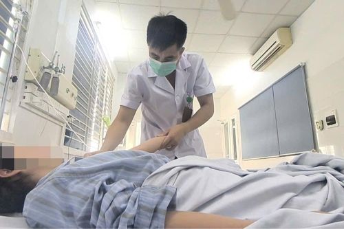 Sốt xuất huyết vào mùa: Người đi công tác về, bệnh nhân ung thư cùng nhập viện