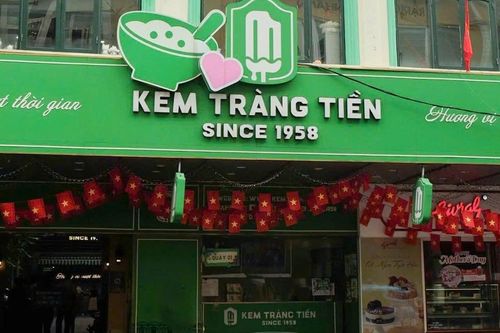 Cửa hàng kem 35 Tràng Tiền trước ngày đóng cửa