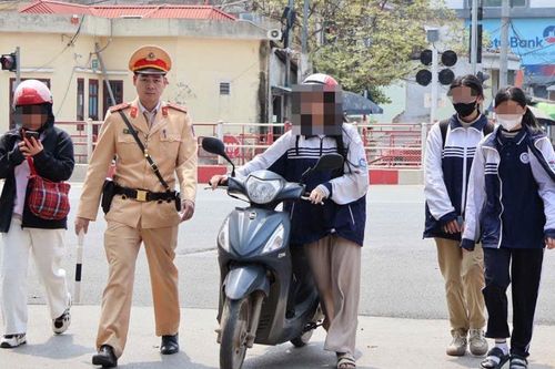 Tăng cường tuyên truyền, xử lý học sinh vi phạm giao thông đầu năm học mới
