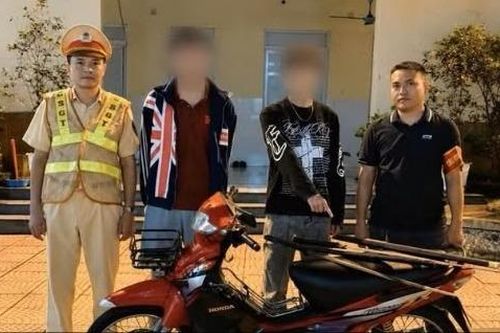 Phát hiện 2 thanh kiếm trong nhà nam thanh niên 19 tuổi