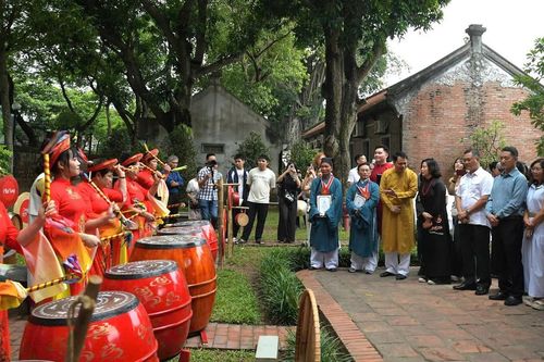 Khai mạc chương trình 'Nhất trống - Một tiếng trống - Ngàn năm văn hiến'
