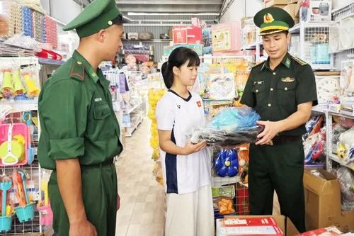 Ươm mầm tri thức, vun đắp tương lai cho học sinh vùng biên