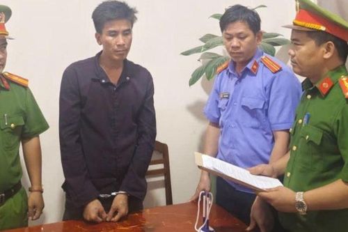 Phát hiện 5 thanh niên nam, nữ 'làm chuyện mờ ám' ở nhà 'Trường ca sỹ'