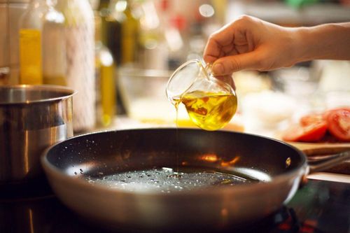Dùng dầu ăn mỗi ngày, 6 điều gia đình không nên bỏ qua