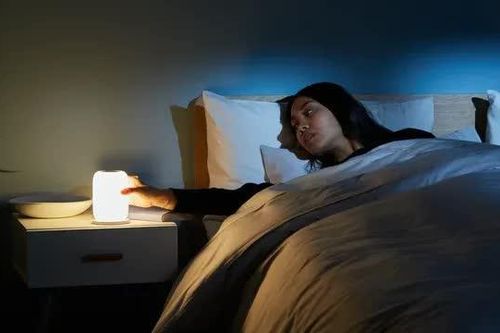 Để đèn ngủ cắm điện 24/24, gia đình nên lưu ý những điều này