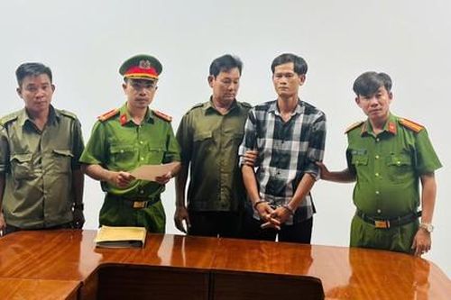 Người đàn ông bị bắt sau một năm dùng kéo gây thương tích cho người khác
