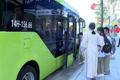 Quảng Ninh thí điểm mô hình 'trường học và bệnh viện xã hội chủ nghĩa'