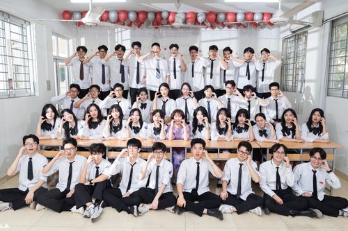 Một lớp có 93% học sinh SAT từ 1.500, 34 em IETLS từ 8.0, 17 suất du học quốc tế