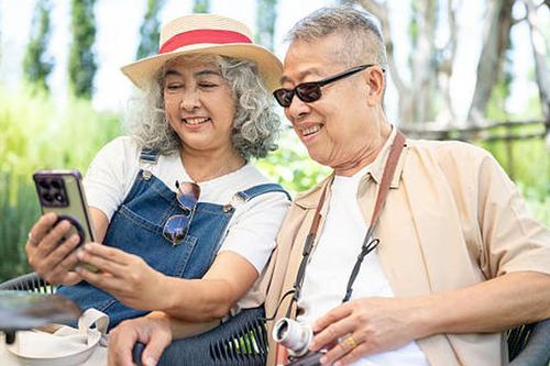 Nghỉ hưu rồi mới thấm: Muốn về già sống yên ổn, nhớ kỹ '3 không bận, 3 không nói, 3 không giúp'