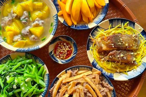 6 mâm cơm gia đình đầu thu của mẹ đảm gây xôn xao vì quá ngon mắt