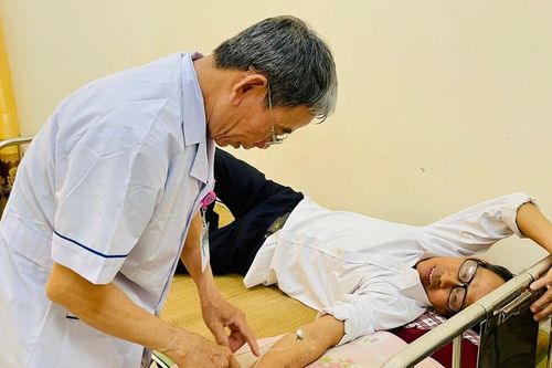 Căn cứ phân định mức phụ cấp với viên chức trạm y tế xã để được hưởng phụ cấp 80%