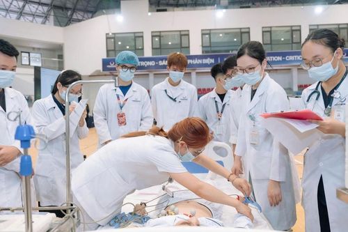 Đào tạo y khoa chú trọng thực hành lâm sàng và phối hợp liên ngành