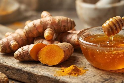 Cách làm mờ nám, tàn nhang bằng nghệ tươi và mật ong