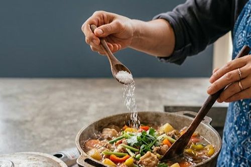 Ăn mặn ảnh hưởng đến huyết áp như thế nào?