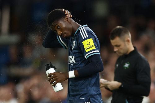 Newcastle sụp đổ trong 13 phút