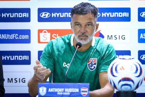 Chưa đá FIFA ASEAN Cup, Thái Lan đã thưởng lớn HLV Hudson?