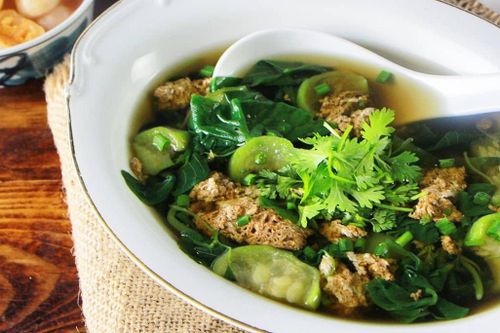 Sự bao dung của nồi canh rau tập tàng