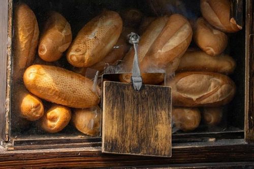 Tủ bánh mì không người bán ở TP.HCM