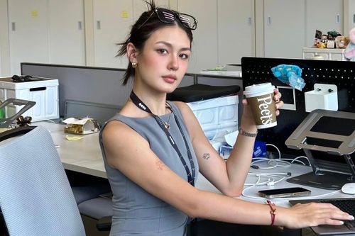 Văn phòng thành nơi 'sống ảo' của Gen Z trên MXH