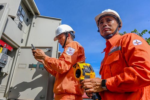 EVN lãi hơn 12.200 tỷ đồng sau 8 tháng, vượt kế hoạch cả năm