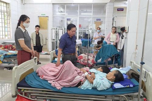 Quảng Trị: Tạm đình chỉ tiệm bánh mì sau khi 42 người có triệu chứng bất thường
