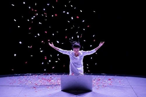 Khi 'sống ảo' bước vào nếp nhà: Kỳ 1 - Đời thực phía sau những phiên livestream