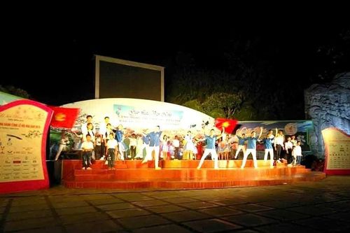 Đêm hội Trung thu ấm áp dành cho thiếu nhi vùng cao Nà Hỳ