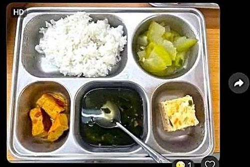Suất ăn bán trú 'khay nhiều, khay ít' tại trường tiểu học gây xôn xao ở Nghệ An