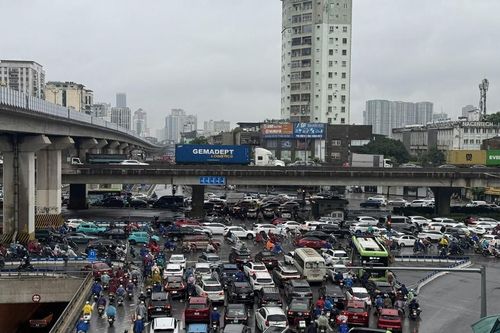 Hà Nội ùn tắc giao thông giờ cao điểm buổi sáng