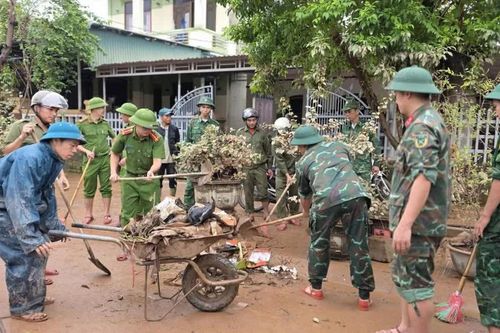 Dồn sức khắc phục hậu quả mưa lũ tại miền trung