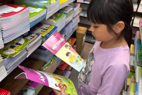 Bộ Giáo dục và Đào tạo nêu nguyên nhân thiếu sách giáo khoa, khẳng định không để lặp lại trong những năm học sau
