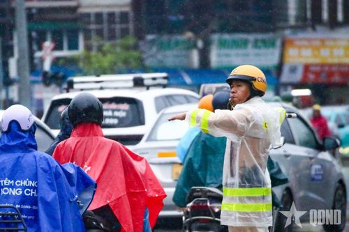 Hà Nội: Cảnh sát giao thông chủ động triển khai các phương án bảo đảm an toàn giao thông ứng phó mưa lớn kéo dài