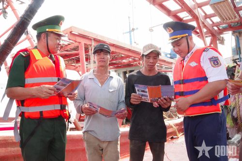 Phối hợp tuyên truyền chống IUU cho ngư dân