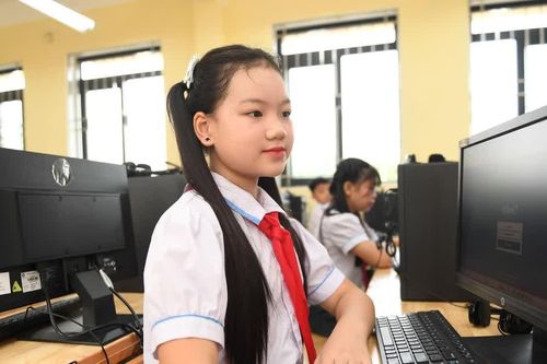 Học sinh Hà Nội có thêm cơ hội học công nghệ từ 55 máy tính mới