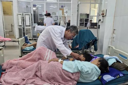 Quảng Trị: 42 người nhập viện nghi ngộ độc sau khi ăn bánh mì