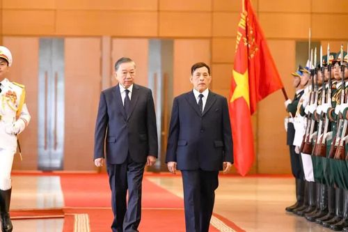 Tổng Bí thư, Chủ tịch nước Tô Lâm cùng Phu nhân chủ trì lễ đón Nhà vua Thái Lan và Hoàng hậu