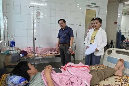Hàng chục người nhập viện điều trị, nghi ngộ độc sau ăn bánh mì ở Quảng Trị