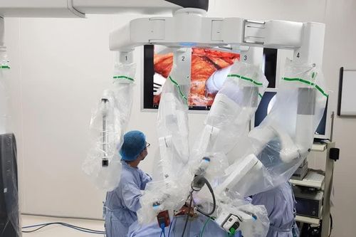 Bóc trần thủ đoạn 'tẩy tuổi' rác y tế tuồn vào bệnh viện