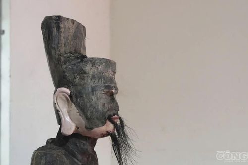 Giải mã pho tượng gỗ hình người dạt vào bãi biển