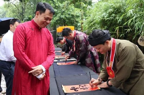Thư pháp Hán Nôm và Quốc ngữ hội tụ tại Văn Miếu