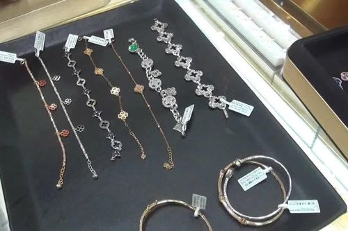 Kinh doanh trang sức giả thương hiệu Louis Vuitton, doanh nghiệp nhận phạt 190 triệu
