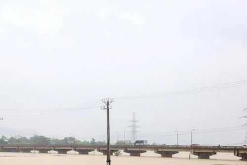Ninh Bình cấm tàu thuyền qua cầu Đế do nước sông Bôi dâng cao