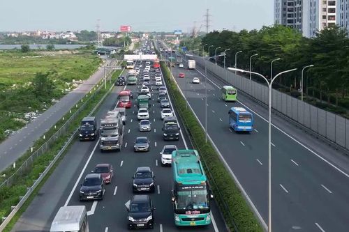 Rà soát khoảng cách an toàn trên cao tốc: Đặt biển báo trước khi xử phạt