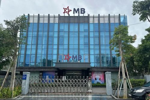 Khách hàng bất ngờ khi tài khoản bị trừ 275.000 đồng phí bảo hiểm 'bệnh lý nghiêm trọng'