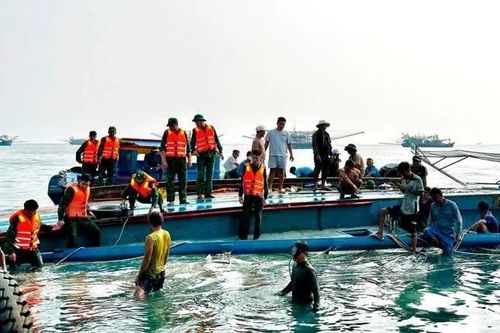 Lật tàu cá gần đảo Phú Quý, một thuyền viên mất tích