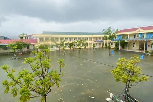 Thanh Hóa ngập cục bộ nhiều nơi, hàng nghìn học sinh phải nghỉ học