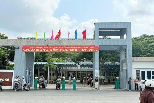 Vụ phụ huynh đến muộn, nhà trường đóng cổng: Chủ tịch UBND phường lên tiếng