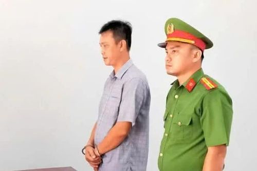 Phát tán nhiều video có nội dung riêng tư của bạn gái lên mạng
